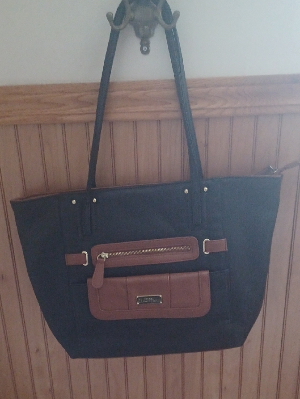 Stone Moumtain.  Leather Two-Tone Black and Brown Tote Bag with Front Pockets